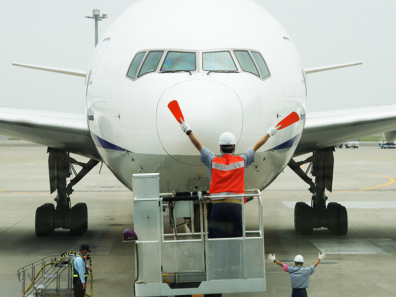 飛行機のそばで働く仕事を知ろう