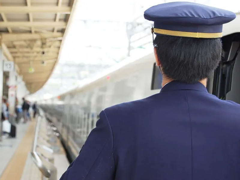駅係員　仕事の裏側を知ろう