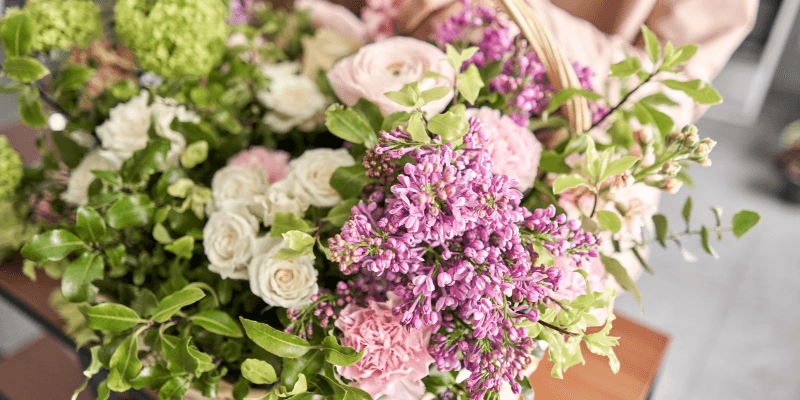 季節のお花でつくるアレンジメント制作 