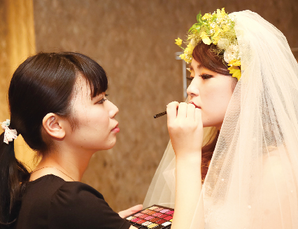 ヘアアレンジからドレス試着まで☆憧れの花嫁体験