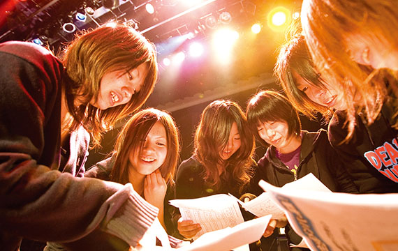【300のシゴト体験】LIVE会場に潜入!音楽業界を一から学ぶイベント企画