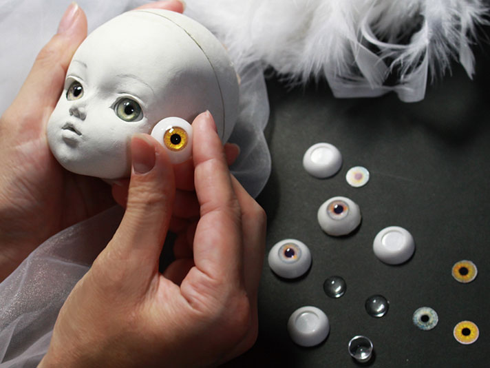 オープンキャンパス 大阪デザイナー専門学校 E 06 球体関節人形のオリジナルドールアイ作りを体験しよう