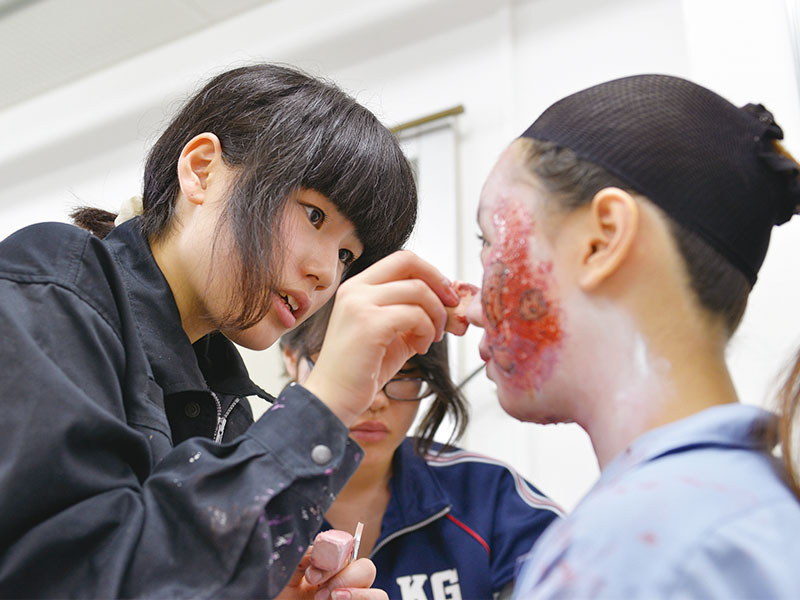 傷メイクを体験してみよう!