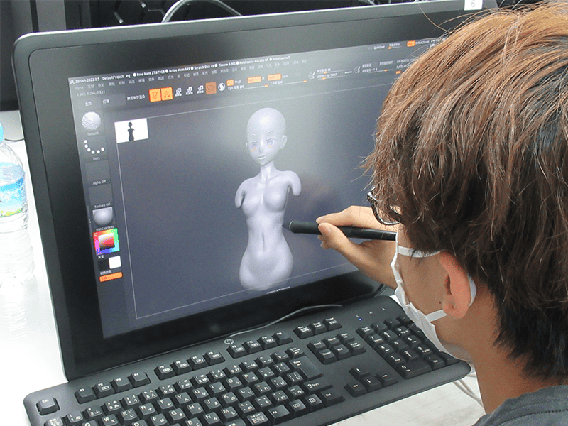 【東デ 高2デザイン塾】3Dソフトでフィギュアづくりに挑戦!