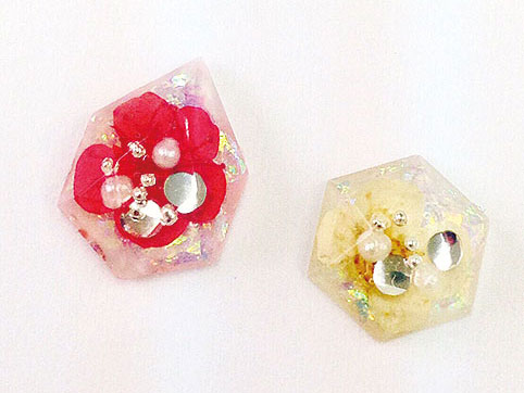 UVレジンのアクセをつくろう!