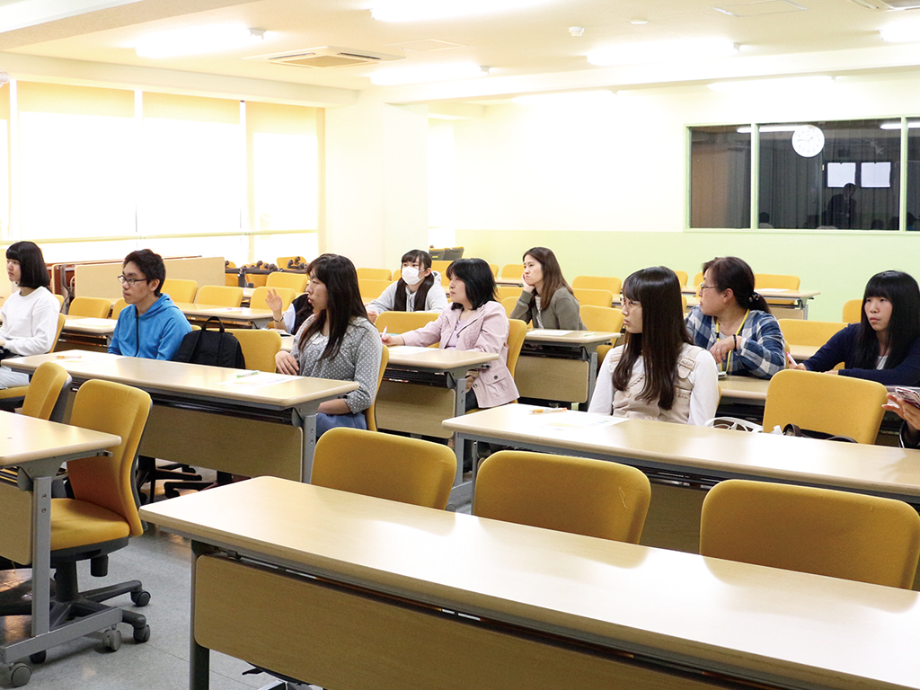 保護者も一緒に進路相談会!~大学と専門学校の違い、特徴など~