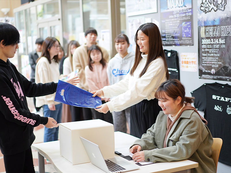 バラエティ番組の 制作現場を見てみよう! 【ディレクター・編集マン編】
