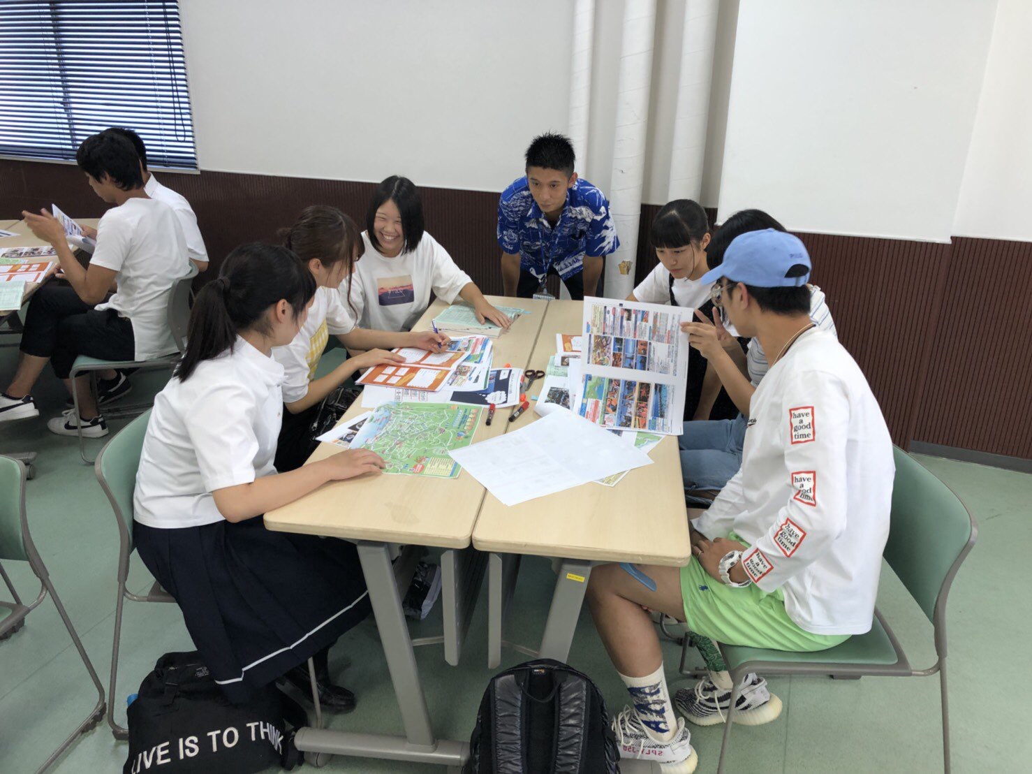 春休み人気観光地のパンフレット作り