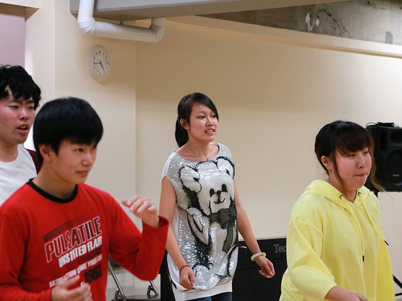 AOプレスクール「ダンスレッスン〜身体の使い方を学ぼう〜」