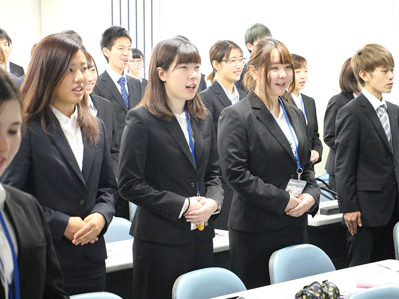 【AOプレスクール】入学前準備スーツ講座AOプレスクール修了式